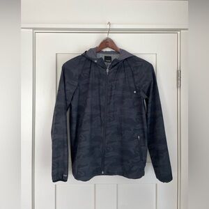 Vuori Women's Dark Gray Camouflage Windbreaker